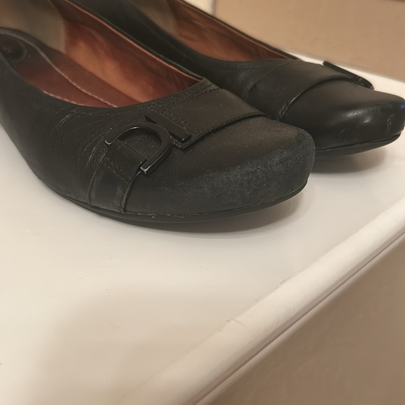 Women’s Clark’s black slip on shoes, size 9. - Picture 8 of 11